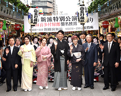 授賞式での新派文芸部員